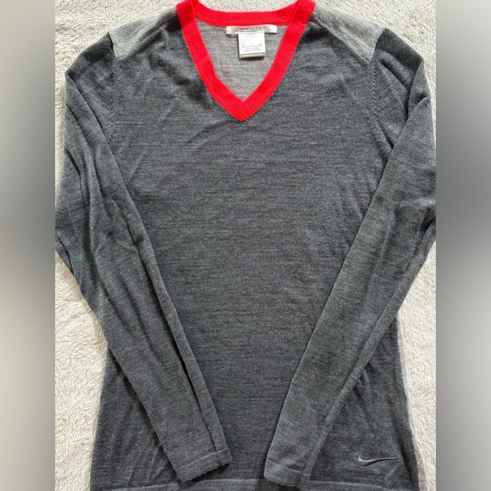Nike Women's V-Neck Long-Sleeve Golf Top Gray Sweater with Red Trim (S)